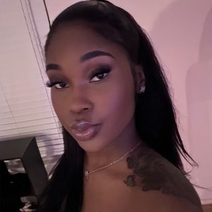 Meet your Posher, Nia